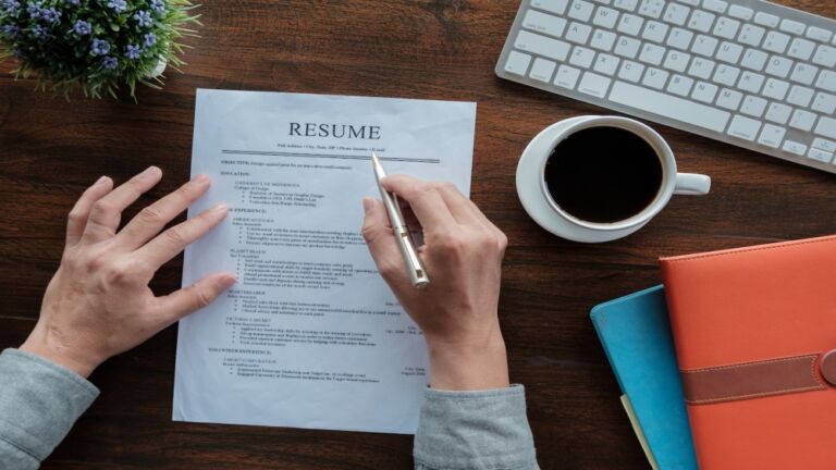 Read more about the article Top Six Common Questions and Answers About Resume